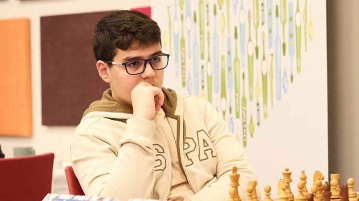  En genç büyükusta ünvanını elde etti