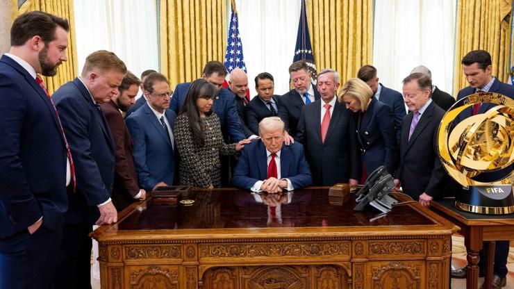 Papa Leoyu hedef almıştı: Trump, Oval Ofis’te İncilden bölümler okuyacak