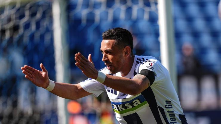 İrfan Can Kahveci kornerden attı; Kasımpaşa, Alanyaspor'u mağlup etti