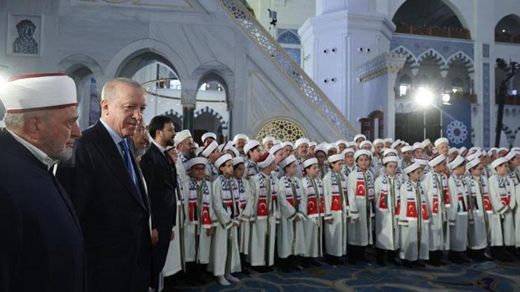 Cumhurbaşkanı Erdoğan, Çamlıca Camiinde 333 hafızın icazet törenine katıldı