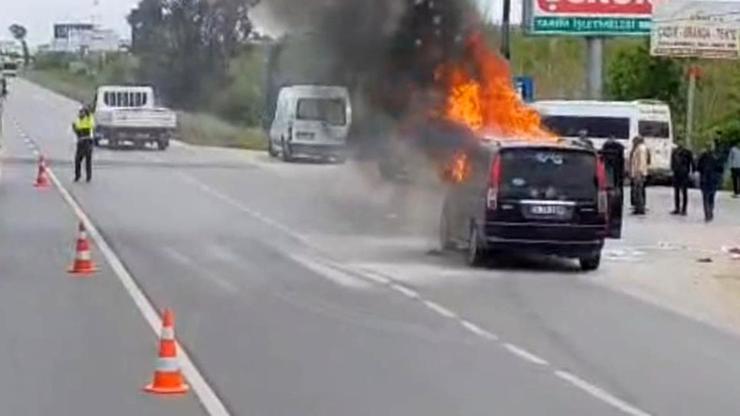 Seyir halindeki hafif ticari araçta yangın çıktı