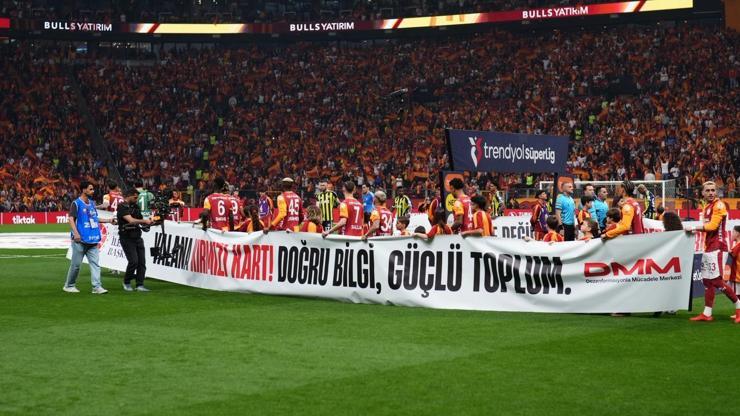 Dev derbide Dezenformasyona Kırmızı Kart mesajı