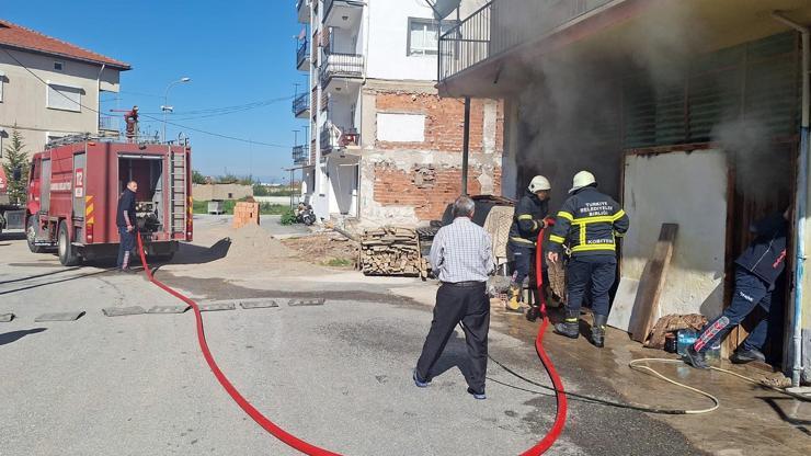 Depo yangını büyümeden söndürüldü Depo yangını büyümeden söndürüldü
