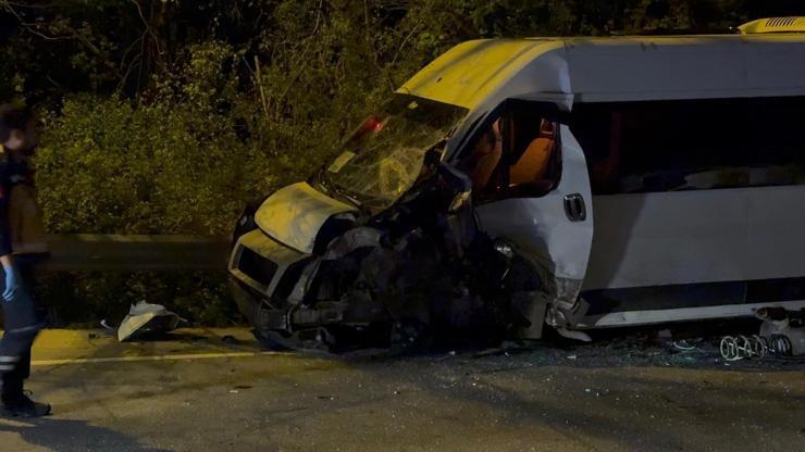 Beykoz’da servis minibüsü ile otomobil çarpıştı: 1’i ağır 11 yaralı