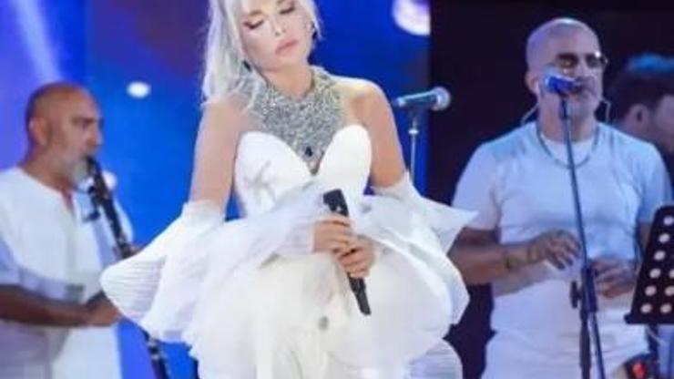 Ajda Pekkan Ayna Pozuyla Gündem Oldu: Süperstar’dan Fit Görünüm