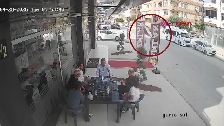 Masaya acil iniş “Uçan tavuk” alarmı