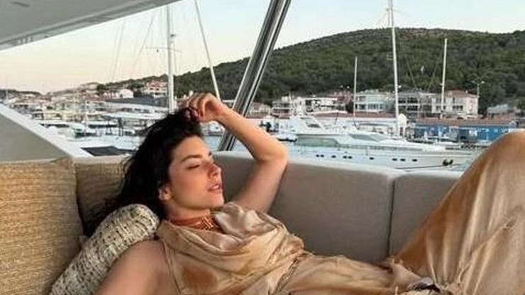 Merve Boluğur Yaz Sezonunu Erken Açtı: Alaçatı Pozları Sanal Medyayı Salladı