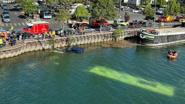 Fransa’da feci kaza: Dev otobüs Sen Nehri’ne gömüldü