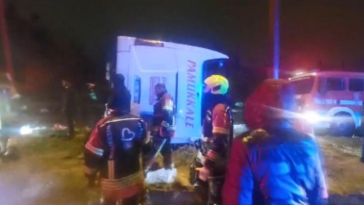 Balıkesirde yolcu otobüsü devrildi; 3 ölü, 31 yaralı