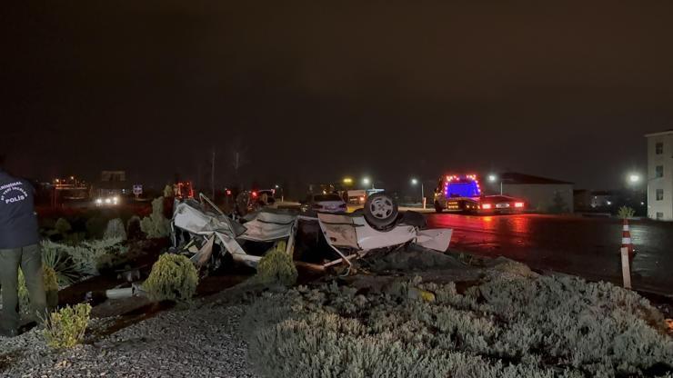 Niğde'de iki otomobil çarpıştı: 2'si ağır 4 yaralı