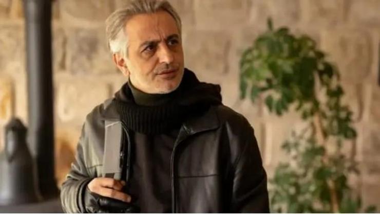 Oyuncu Ruhi Sarı'nın acı günü! Babası hayatını kaybetti Oyuncu Ruhi Sarı'nın acı günü! Babası hayatını kaybetti
