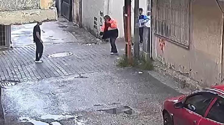 Adanadan şoke eden görüntüler: Tartıştığı çocuklar tarafından darbedildi