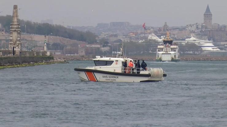 Kadıköy'de vapura binen Azerbaycanlı kadın kayboldu; çantası bulundu denizde aranıyor
