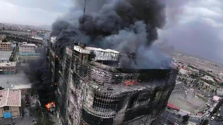 Tahran'da alışveriş merkezinde yangın: 8 ölü