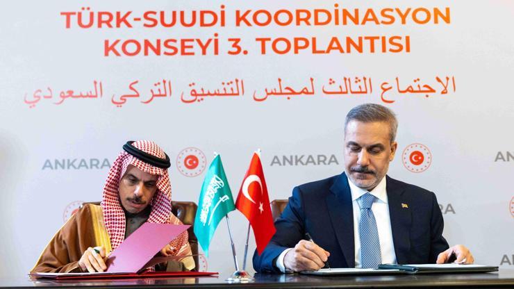 Türkiye ile Suudi Arabistan arasında 'vize muafiyeti' anlaşması imzalandı! Muaf olacak pasaportlar belli oldu... Türkiye ile Suudi Arabistan arasında 'vize muafiyeti' anlaşması imzalandı! Muaf olacak pasaportlar belli oldu...