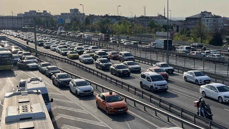 SON DAKİKA HABERi İstanbul trafiğinde son durum ne?