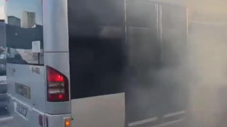SON DAKİKA HABERİ: Metrobüste çıkan yangın paniğe neden oldu