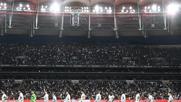 Beşiktaş taraftarından takıma protesto