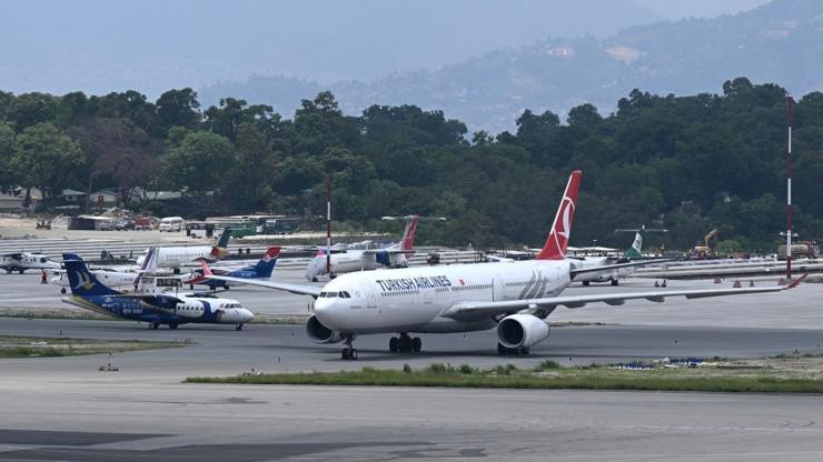 Nepale iniş yapan THY uçağında duman tahliyesi