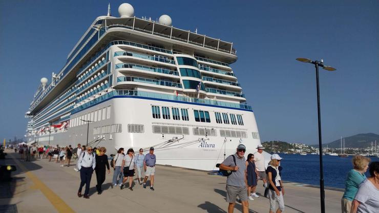 Bodrum'da kruvaziyerle 1142 turist geldi