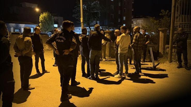 Bıçak ve sopalar havada uçuştu! Kiracı ve ev sahibi arasında 'meydan' savaşı Bıçak ve sopalar havada uçuştu! Kiracı ve ev sahibi arasında 'meydan' savaşı