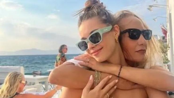 Afra Saraçoğlu’nun annesini görenler şaştı: “Abla kardeş gibiler”