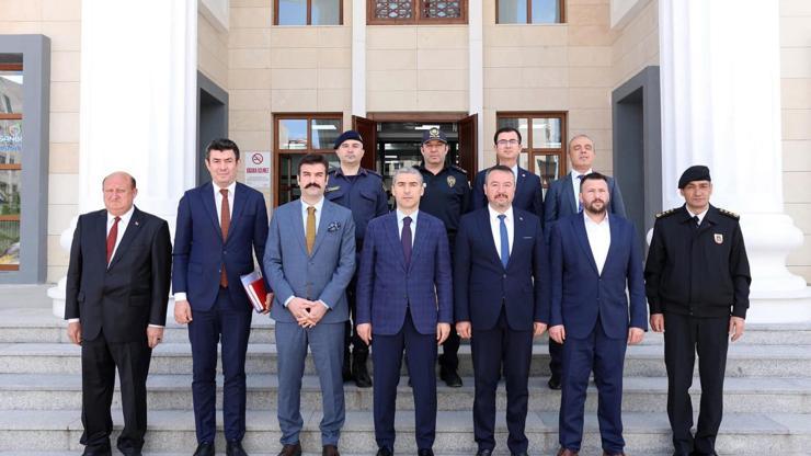 Vali Aktaş'tan Kaymakam Yosunkaya'ya ziyaret Vali Aktaş'tan Kaymakam Yosunkaya'ya ziyaret