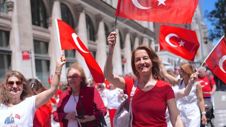 New York sokakları kırmızı-beyaz: 43. Türk Günü Yürüyüşü coşkuyla kutlandı