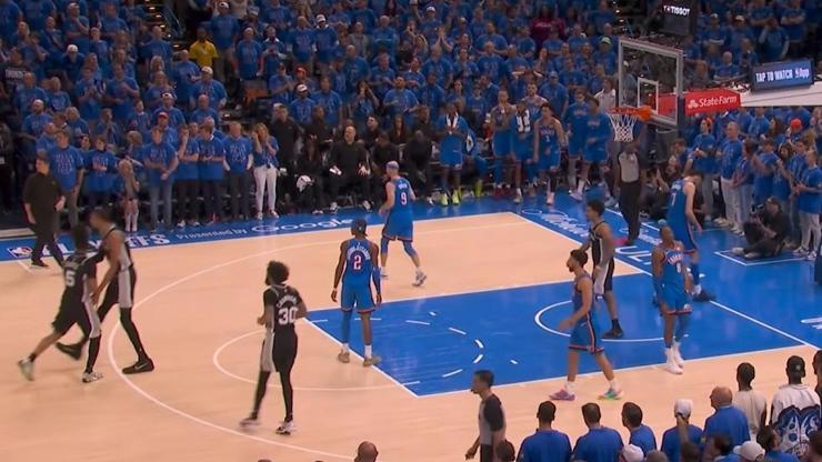 NBA'de San Antonio Spurs - Oklahoma City Thunder serisi başladı! Uzatmada gelen galibiyet... NBA'de San Antonio Spurs - Oklahoma City Thunder serisi başladı! Uzatmada gelen galibiyet...