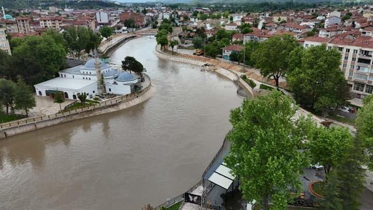 Tokatta sel teyakkuzu: Köyler ve mahalleler tahliye ediliyor