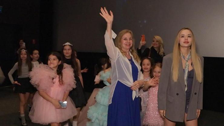 Miniklere Sihirli Annem sürprizi Kahramanlar bir anda gerçek oldu