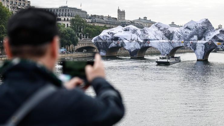 Paris’in kalbindeki tarihi köprü, mağaraya dönüştü