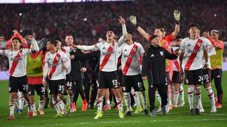 Arjantin'de Dev Final! River Plate ve Belgrano Şampiyonluk İçin Sahaya Çıkıyor Arjantin'de Dev Final! River Plate ve Belgrano Şampiyonluk İçin Sahaya Çıkıyor