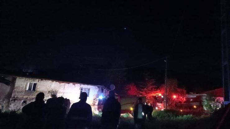 Ankara'da tek katlı evde yangın Ankara'da tek katlı evde yangın