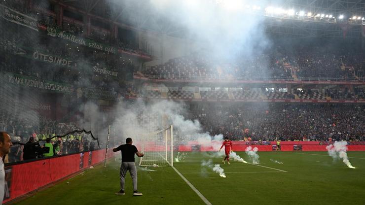 Trabzonspor ile Konyaspor, meşaleli final sonrası PFDK'ya sevk edildi Trabzonspor ile Konyaspor, meşaleli final sonrası PFDK'ya sevk edildi