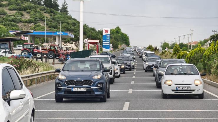 Bayramın ikinci gününde Muğlada manzara aynı: 22 kilometre araç kuyruğu