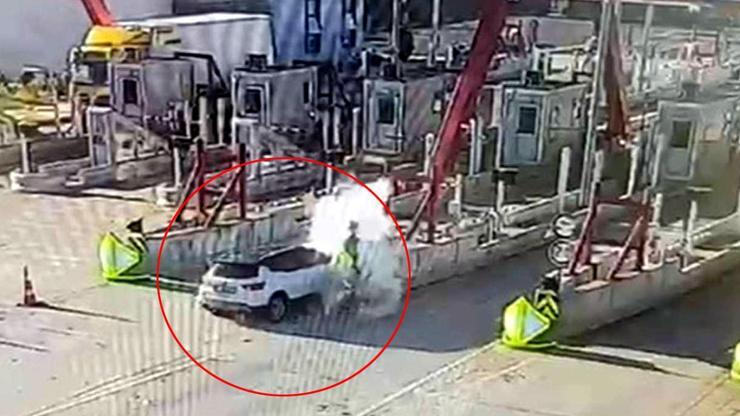 Otoyol gişelerine korkunç kaza Otomobildeki çifti ölüm ayırdı