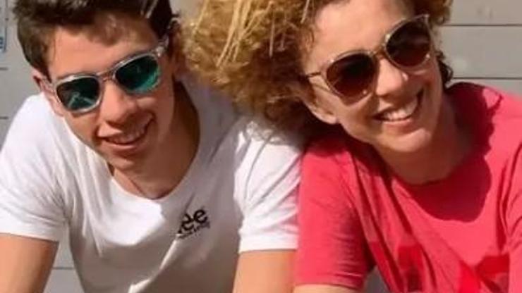 Sihirli Annem’in Betüş’ü İnci Türkay’dan gurur dolu paylaşım Oğlu Ali mezun oldu