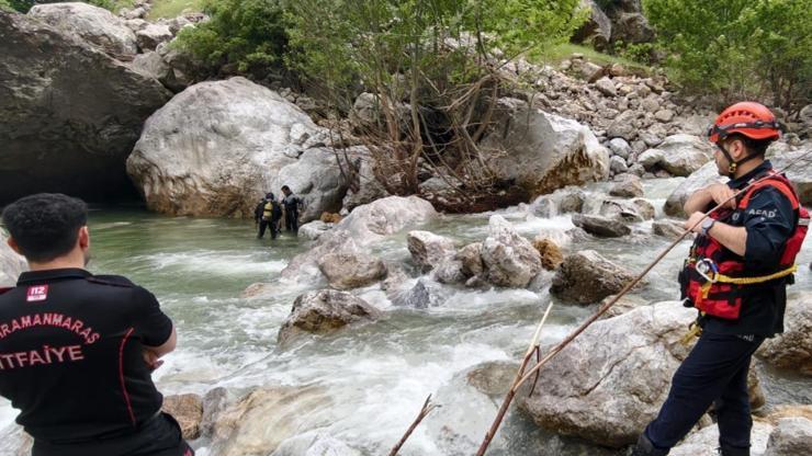 Kahramanmaraş'ta nehirde kaybolan kişiyi arama çalışmaları sürüyor Kahramanmaraş'ta nehirde kaybolan kişiyi arama çalışmaları sürüyor