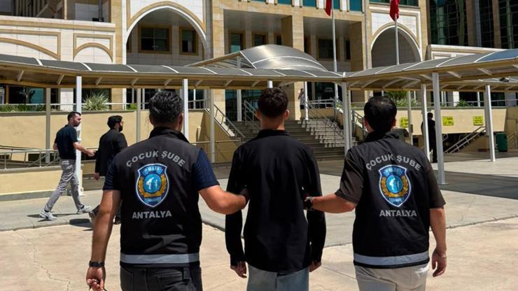 12'den sonra Antalya'da devlet biziz demişti! Gözaltına alındı 12'den sonra Antalya'da devlet biziz demişti! Gözaltına alındı