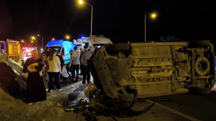 Batman’da düğünden dönen ailenin bulunduğu hafif ticari araç takla attı: 6 yaralı Batman’da düğünden dönen ailenin bulunduğu hafif ticari araç takla attı: 6 yaralı