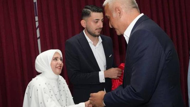Bakan Ersoy, genç çiftin nikâh şahidi oldu