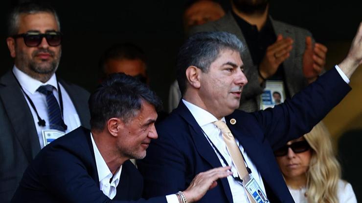 Paolo Maldini, Fenerbahçe kongresini Hakan Safi ile takip etti Paolo Maldini, Fenerbahçe kongresini Hakan Safi ile takip etti