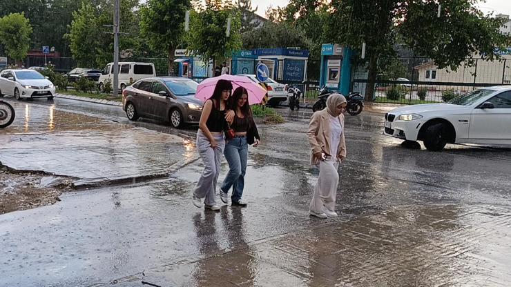 Edirne ve Kırklareli'de sağanak etkili oldu Edirne ve Kırklareli'de sağanak etkili oldu