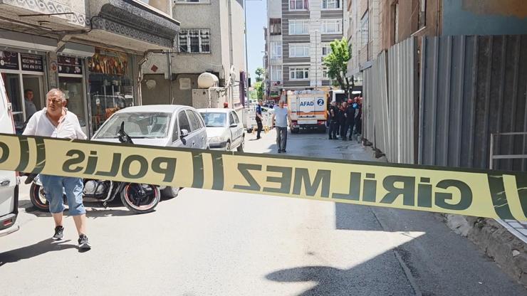 Bina yıkımında panik: Aniden çöktü