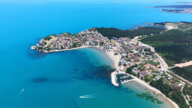Kandıra sahilleri turkuaz renge büründü Kandıra sahilleri turkuaz renge büründü