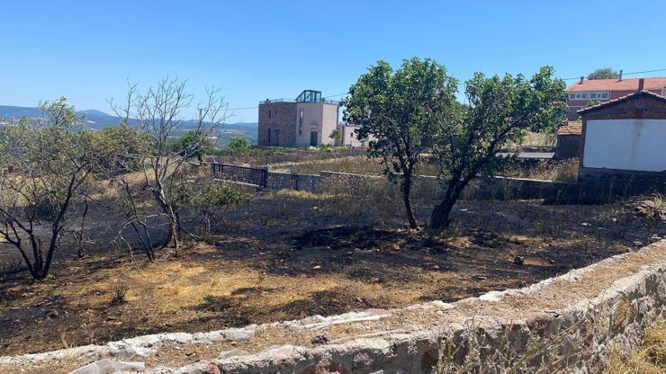 Çanakkale'de otluk alanda çıkan yangın söndürüldü