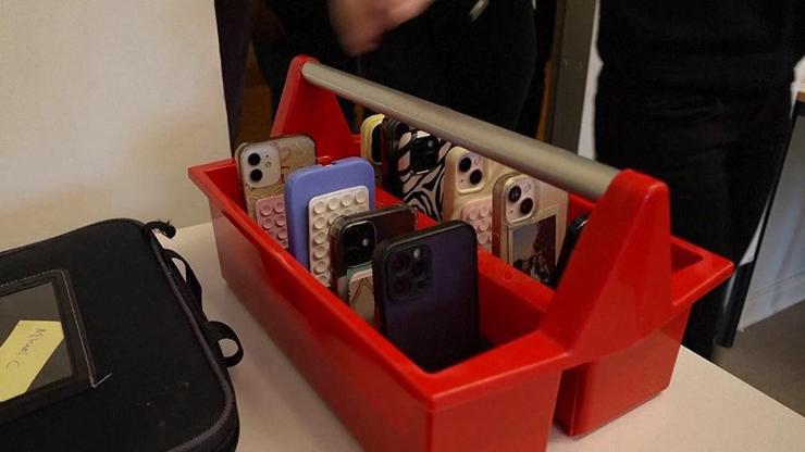 İsveçte okullarda telefon yasağı