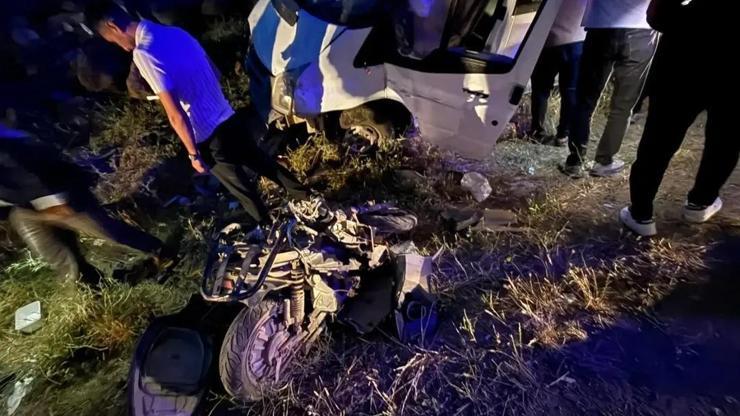 Minibüs ile çarpışan motosikletin sürücüsü öldü, 4 kişi yaralandı