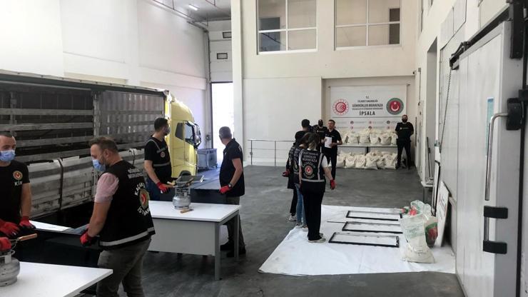 İpsala Sınır Kapısı'na gelen TIR'da 1,5 ton uyuşturucu ele geçirildi